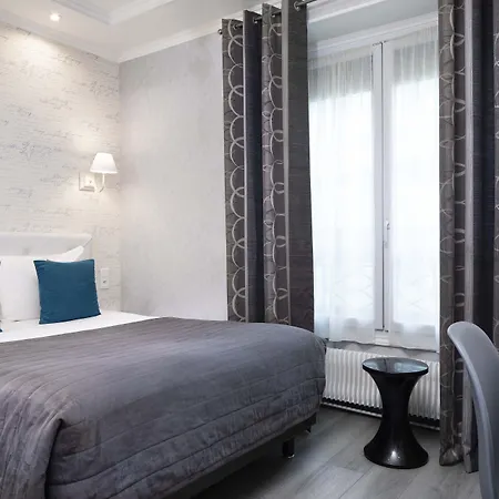 ドゥ ジュネーブ 3*