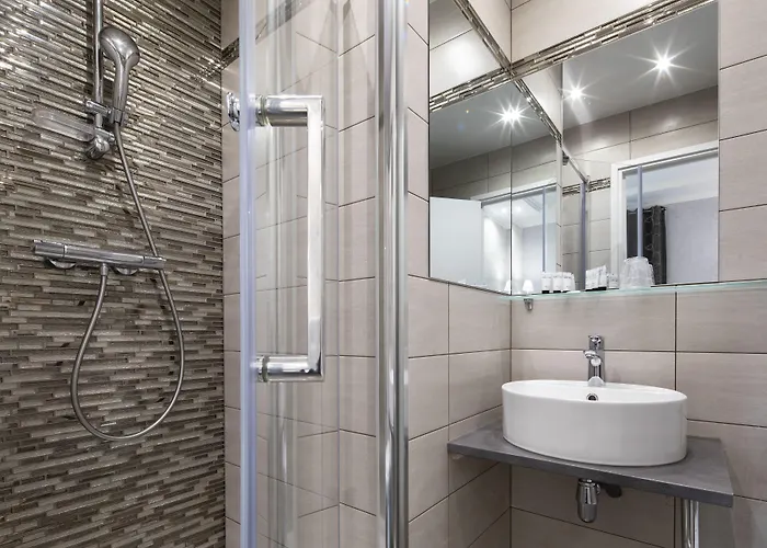 Отель De Geneve 3*