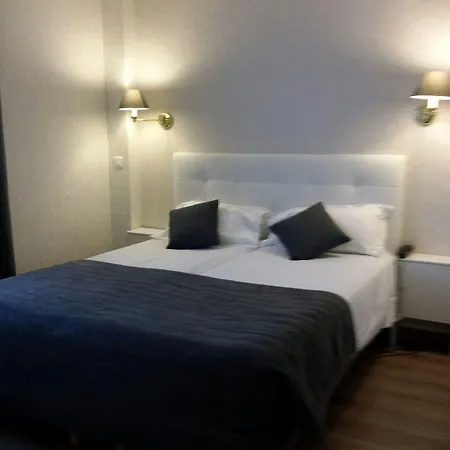 Hotel De Geneve 3*